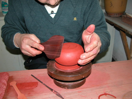 49、再用“拍子”整理一次，直至接合處的完美為止。