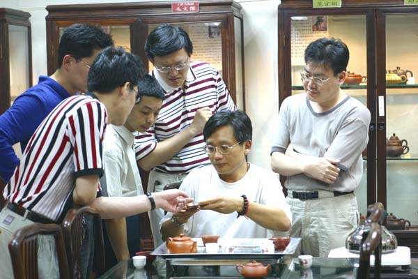13少少手指試片某處，........0196老兄好像很好奇喔！