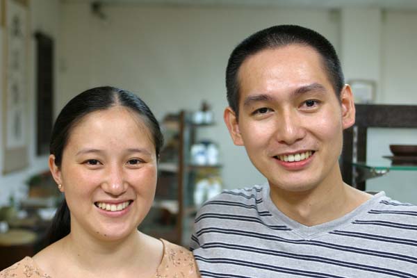 難得浪漫:好長一段時間沒和老婆大人出遊...，總得在真壺留影一下喔！(註：321伉儷合影)