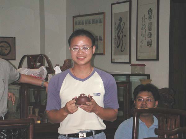 經一再爭逐，得第二名的365老兄終獲好壺一把....，哎！老朽虧大矣.......