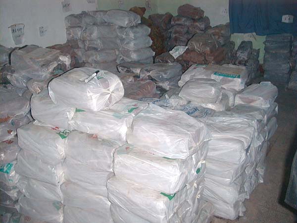 9.泥料陈腐：古陶研究所之所有名泥经练成后，皆置放于陈腐室中等候古陶名手创作，也才有重见天日的时刻！ (此图为古农陶艺研究所泥料陈腐室之一隅)